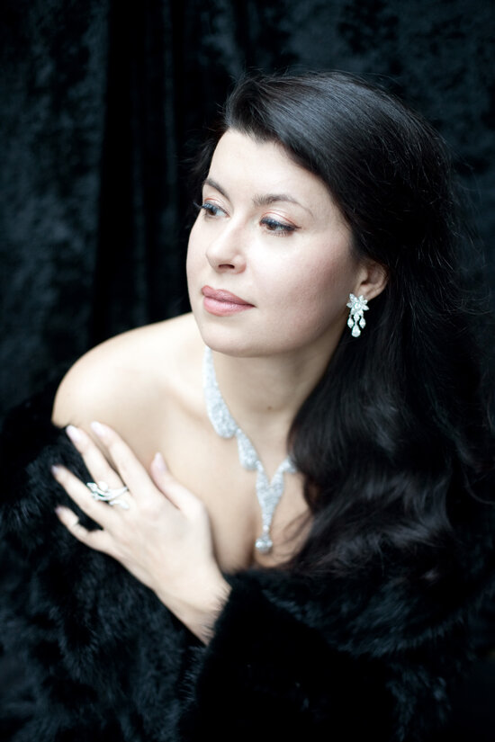 Zoryana Kushpler opera singer portrait photo